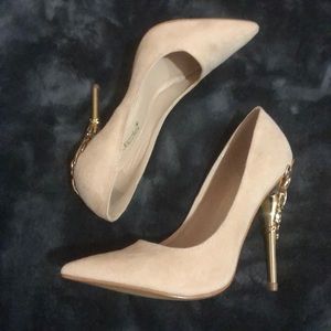 Blush/nude pumps with beautiful gold details